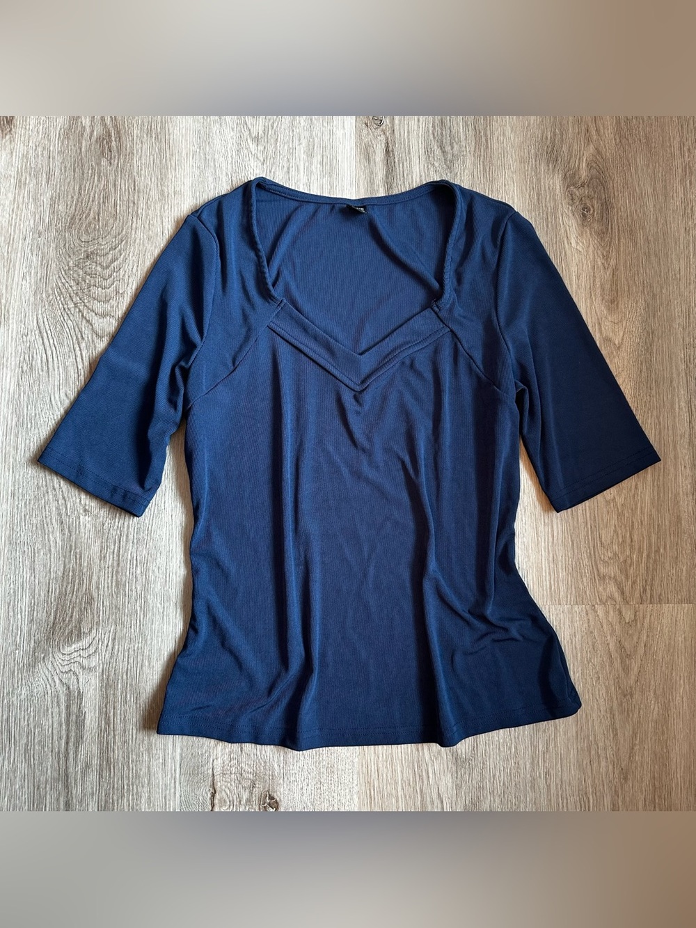 Flattering Navy V-Neck Mini Ribbed 3/4 Sleeve Lightweight Stretchy Top